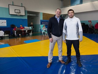 Podporil akciu. Vicemajster sveta Makojev (vpravo) pre nedávnu virózu krv nedaroval.