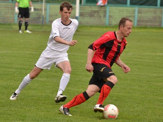 Skúsený Ľuboš Uhľár (vpravo) posilnil Pavlovce nad Uhom.