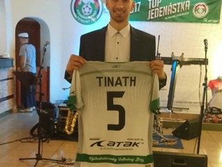Futbalista Plavnice Kristián Tináth. 