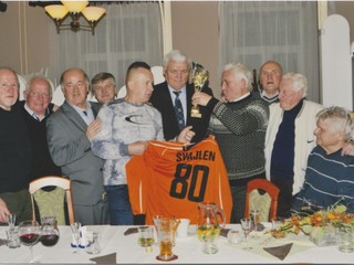 Zlatý klinec osláv. A. Švajlenovi blahoželali športoví súpútnici.