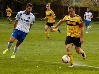 Prezident i hráč Opátčanov Pavol Turczyk (vpravo) prezradil sťahovanie do Čermeľa. 