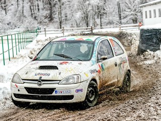 Pomaľované auto. Zásluhou Rozňavčana Zeťáka poslúžilo na dobrú vec.