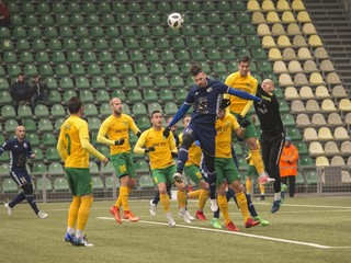 Rozhodol o zaujímavej výhre. Lukáš Horváth (v strede) sa presadil dvakrát.