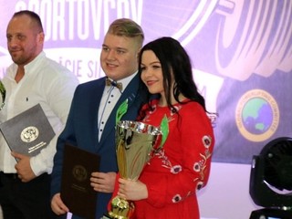 Najúspešňejší dorastenci – Janík Velgos a Soňa Zbrehová. 