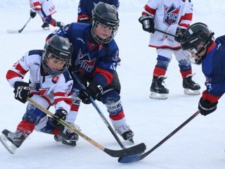 Mladí hokejisti trénovali na prírodnom klzisku na Mihaľove