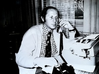 Ako redaktor ešte za písacím strojom.