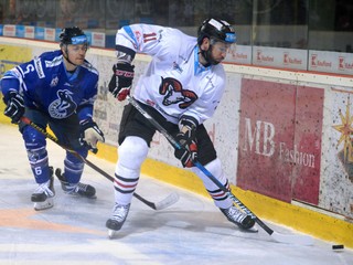 Sprava: Josh Brittain z HC´05 iClinic Banská Bystrica a Ilia Davydov z HK Poprad 