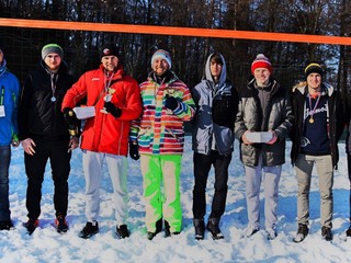 Volejbal na snehu zažili aj v Bardejove