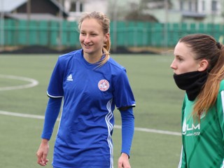 Autorka hetriku. Bardejovčanka Monika Havranová v modrom drese.