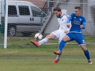 Michal Cmarko (vpravo). Lokomotívu nasmeroval k triumfu dvoma gólmi.