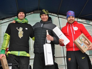 Najrýchlejší muži do 39 rokov na 16 km, zľava Majerčák, Rajniak a Svočák.