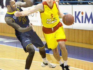 Býkov čaká zápas o život, Svit cíti šancu