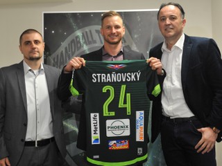 Martin Straňovský s manažérom Benickým a trénerom Golužom.