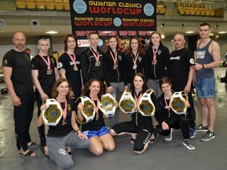 Kickboxeri z Innsbrucku doniesli sedemnásť medailí