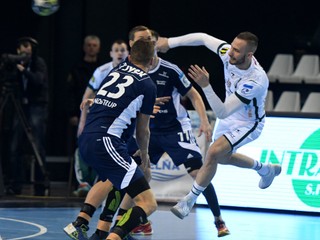 Dominik Krok (vpravo) si váži každú príležitosť byť na ihrisku.