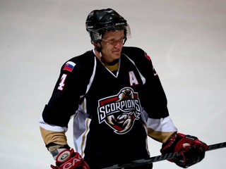 Ľubomír Zelený v drese Abú Dhabí Scorpions.