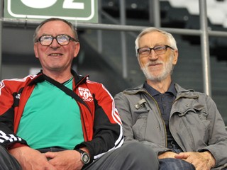 Čerství sedemdesiatnici. Peter Dvorčák (vľavo) a Juraj Závadinka.