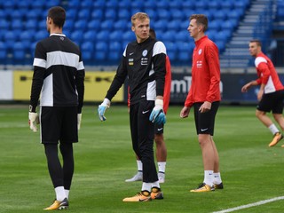 Po mládežníckych reprezentáciách okúsi Marek Rodák (v strede) aj atmosféru tej seniorskej.