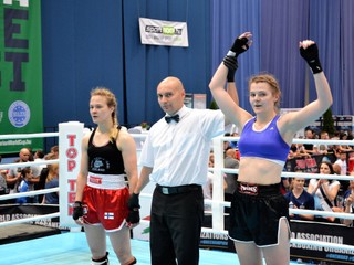 A. Filipová (vpravo) si vybojovalo zlato v K1.