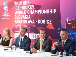 Tlačová konferencia organizačného výboru 2019 IIHF majstrovstiev sveta v ľadovom hokeji v Košiciach 29. mája 2018. Na snímke zľava Aneta Büdi, riaditeľka organičného výboru, Košice, Rastislav Trnka, predseda Košického samosprávneho kraja, Martin Kohút, prezident Slovenského zväzu ľadového hokeja a Martin Petruško, námestník primátora mesta Košice.