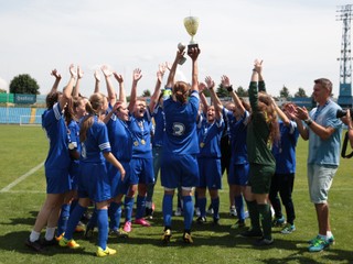 Košické futbalistky sa radujú z dosiahnutých úspechov.