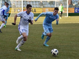 Martin Koscelník (vľavo) skóroval aj do siete vicemajstrovského Slovana Bratislava. 