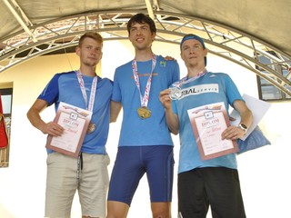 Medailisti z M-SR, zľava
Tomeček, víťazný Paulen a Urban.
