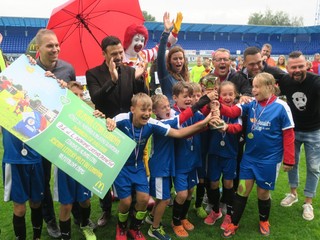 Erupcia trenčianskej radosti po odovzdaní trofeje za celkové prvenstvo na McDonald´s Cupe 2018.