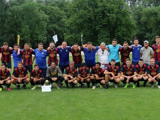 Kolektív FK Zemplínska Teplica po víťazstve v kvalifikačnom dueli a postupe do piatej ligy.