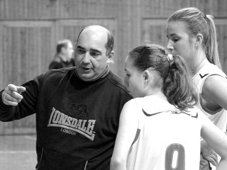 Tréner Ladislav Mojdis v akcii.