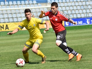 Jeden z najlepších hráčov tímu Roman Begala (vľavo).