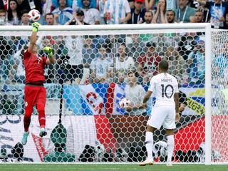 Francúz Kylian Mbappé nepremieňa svoju šancu.