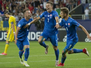 Jaroslavovi Mihalíkovi na kredite pridalo úspešné Euro 2017 hráčov do 21 rokov. Takto sa so spoluhráčmi radoval (č. 7) so svojho gólu do siete Švédska.