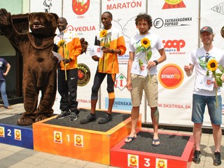 Najrýchlejší bežci v kategórii do 39 rokov, úplne vpravo je štvrtý Vladimír Majerčák.