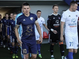 Erik Streňo (vľavo) zamieril z Prešova do Popradu. V druhej lige bude čeliť aj Tatranu.