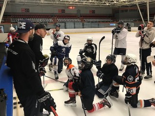 „Chlapcom mám čo ponúknuť,“ tvrdí Alexander Valentín (druhý zľava).