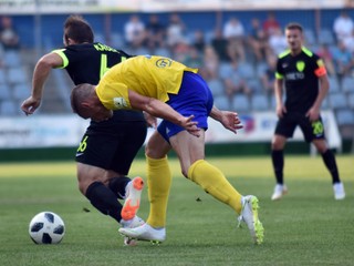 Michalovskí futbalisti v dohrávke doma podľahli Žiline