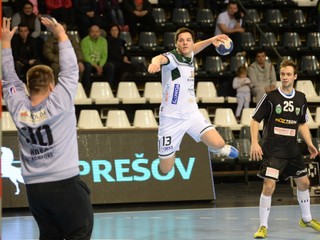 Ľ. Šárpataky (vpravo) mal problémy s platničkou.