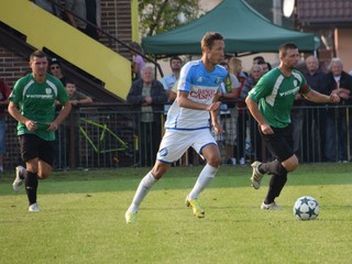 Lokomotíva to na Kysuciach nemala ľahké, proti nej stál motivovaný súper podporený hlasivkami 850 divákov. O najtesnejšom víťazstve Košičanov rozhodol Kolek (v strede).