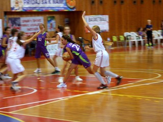 V piatok poobede si zmerali sily dievčatá –  staršie žiačky Ľviva a Ivano Frankivska. 