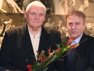 Anton Švajlen (vľavo) a Ladislav Petráš, dve veľké postavy slovenského futbalu.