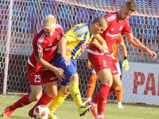 Bardejovčanom to aktuálne nejde, čo sa odzrkadlí na ich výplatných páskach. Trebišovu pravdepodobne nepomôže kanonier Novák (v strede).