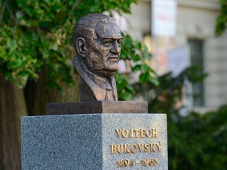 Na Námestí Maratónu mieru pribudla busta Vojtecha Bukovského