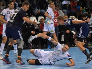 Januš Lapajne (v páde) mal v závere zápasu skvelé momenty.