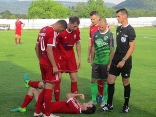 Futbalisti Plavnice (na archívnej snímke v červených dresoch) sa cez víkend postarali o najväčšie prekvapenie 10. kola tretej ligy.