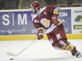 Tománek v drese Trenčína. Oblečie si michalovský.