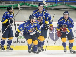 Prešovčania doteraz v lige vyhrali len raz. V Dubnici skóroval len Martin Novotný (druhý zľava).