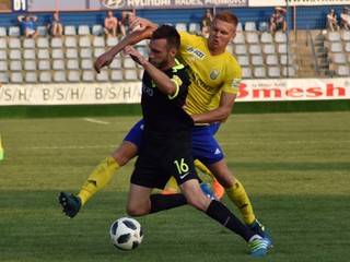 Jakub Grič (vpravo) verí, že Michalovciam sa prvýkrát podarí vyhrať nad Ružomberkom.