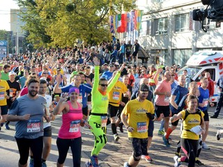 Veľké podujatie, akým je Medzinárodný maratón mieru, niečo stojí. 