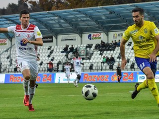 Michalovskí futbalisti si vezú z Trenčína všetky tri body